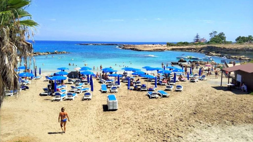 Шезлонги і парасольки, Пляж Ломбарді, Протарас, Кіпр