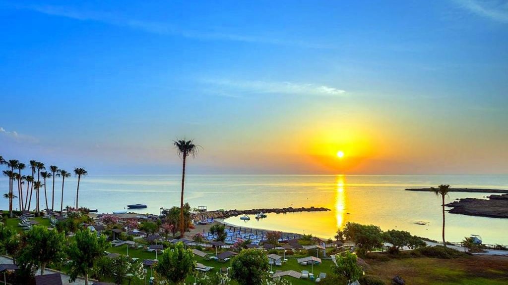 Бухта пляжу з боку готелю, Пляж Ломбарді, Протарас, Кіпр