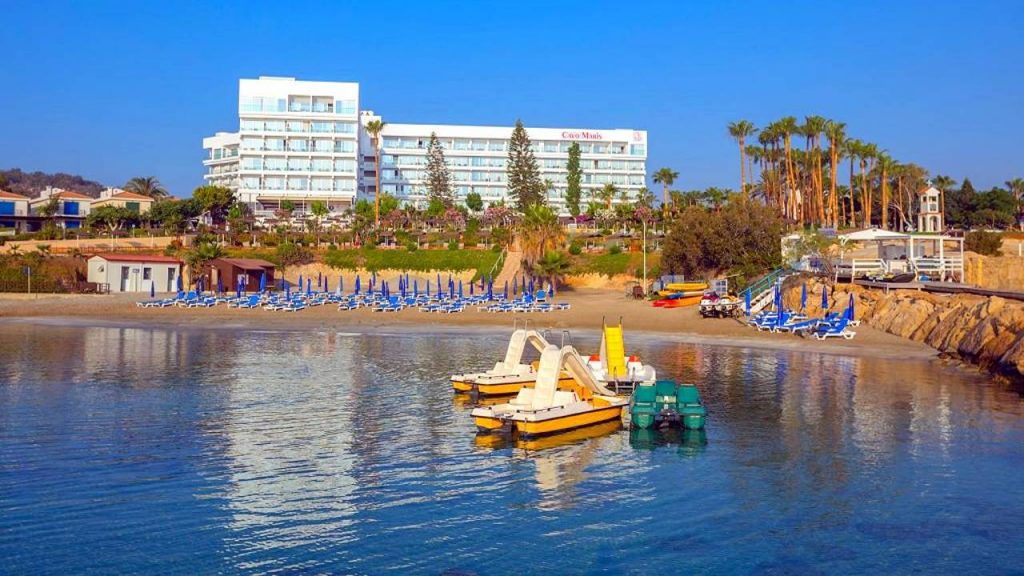 Центр водних розваг пляжу Ломбарді, Пляж Ломбарді, Протарас, Кіпр