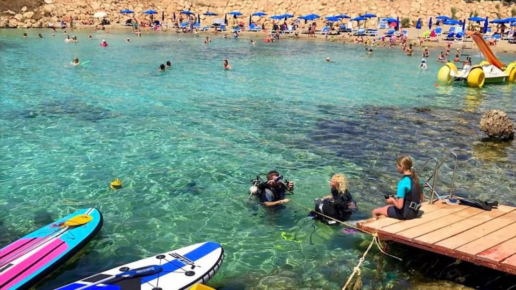 Навчання дайвінгу в затоці пляжу, Пляж Ломбарді, Протарас, Кіпр