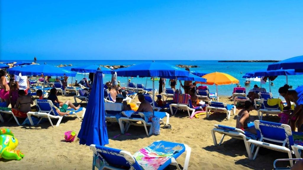 Загруженность пляжа в сезон, Пляж Ломбарди, Протарас, Кипр