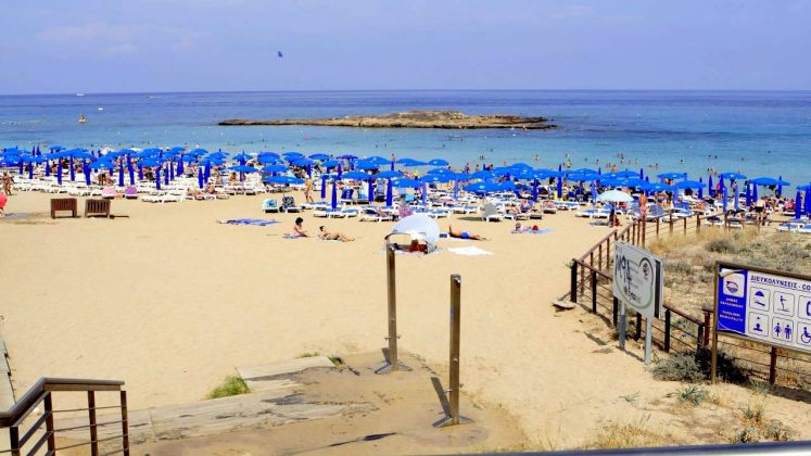 Мягкий песок на берегу пляжа, Пляж Ломбарди, Протарас, Кипр